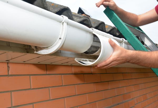 Gutter Maintenance in Senoia