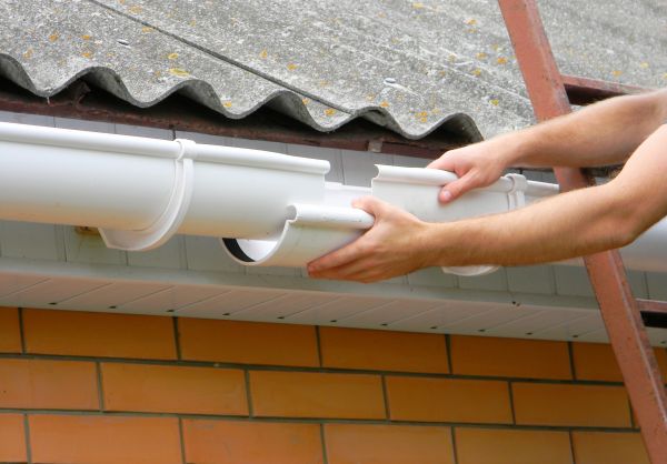 Gutter Hanging in Senoia